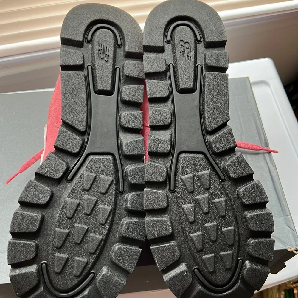 New Balance - Picture 3 of 7